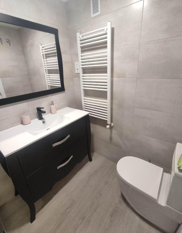 Precioso Apartamento Con Terraza, Pistas De Padel Y Piscinas Leilighet Castro Urdiales Eksteriør bilde