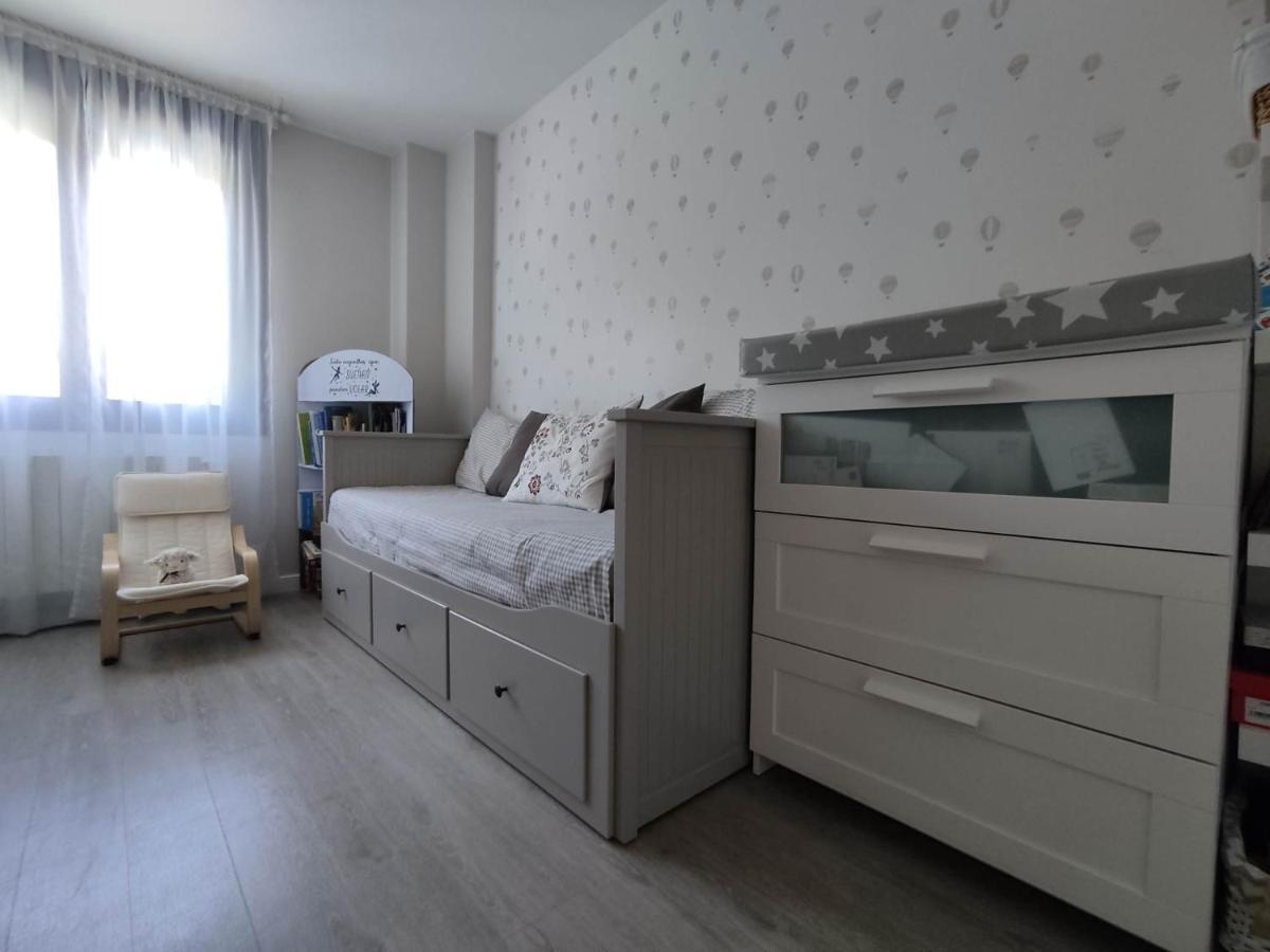 Precioso Apartamento Con Terraza, Pistas De Padel Y Piscinas Leilighet Castro Urdiales Eksteriør bilde
