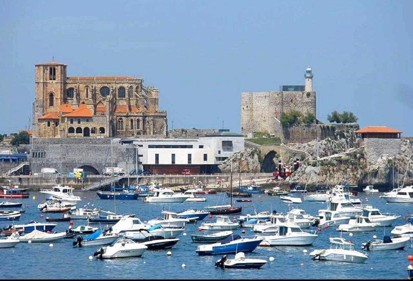 Precioso Apartamento Con Terraza, Pistas De Padel Y Piscinas Leilighet Castro Urdiales Eksteriør bilde